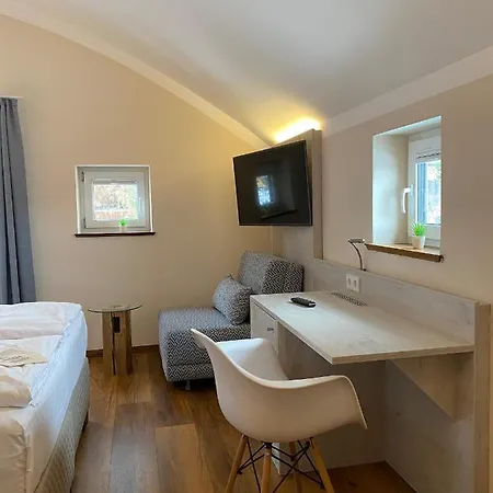 فندق Safranberg & Sauna 3*