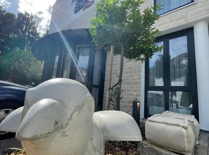 Safranberg & Sauna Готель 3*